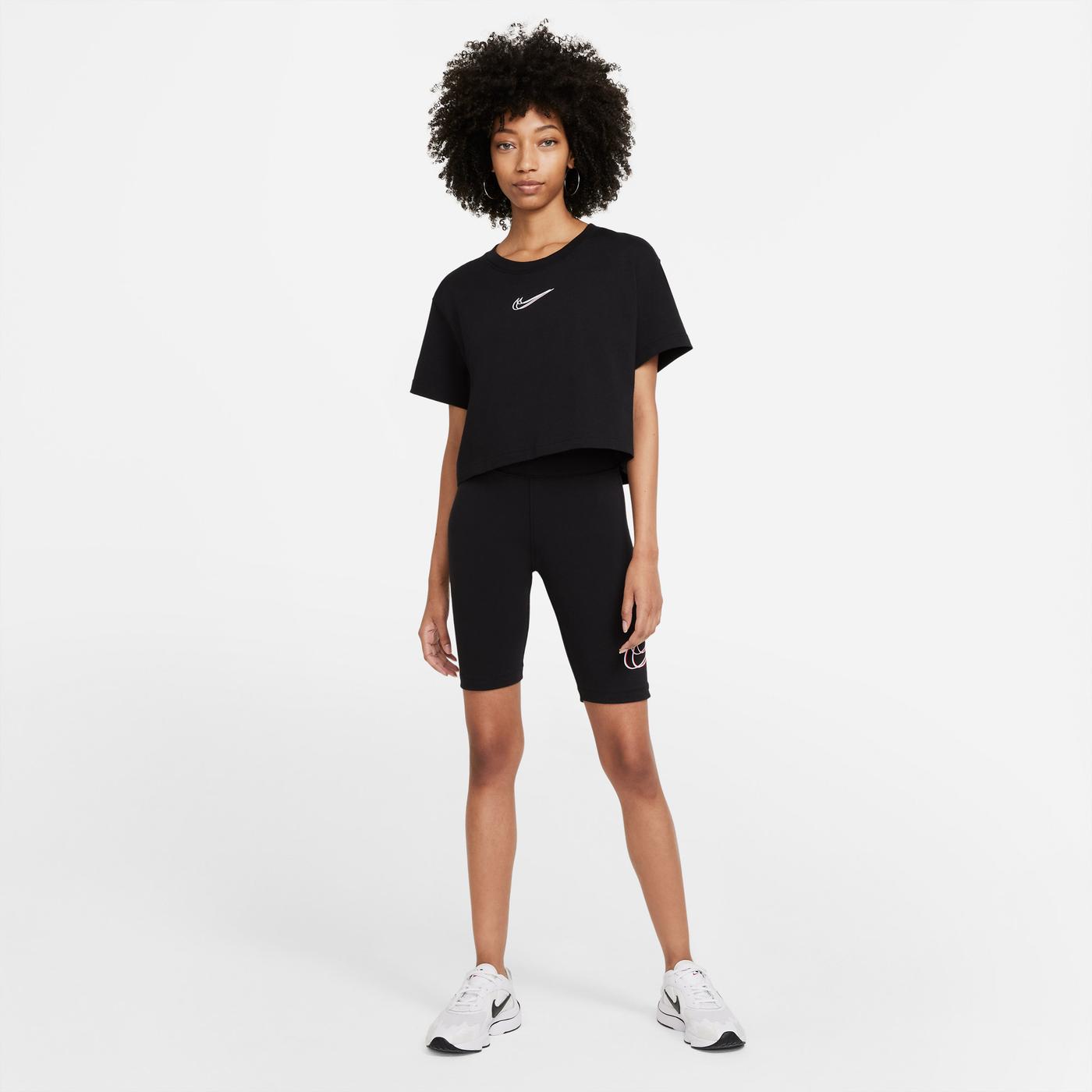 Nike Sportswear Kadın Siyah Cropped T-Shirt