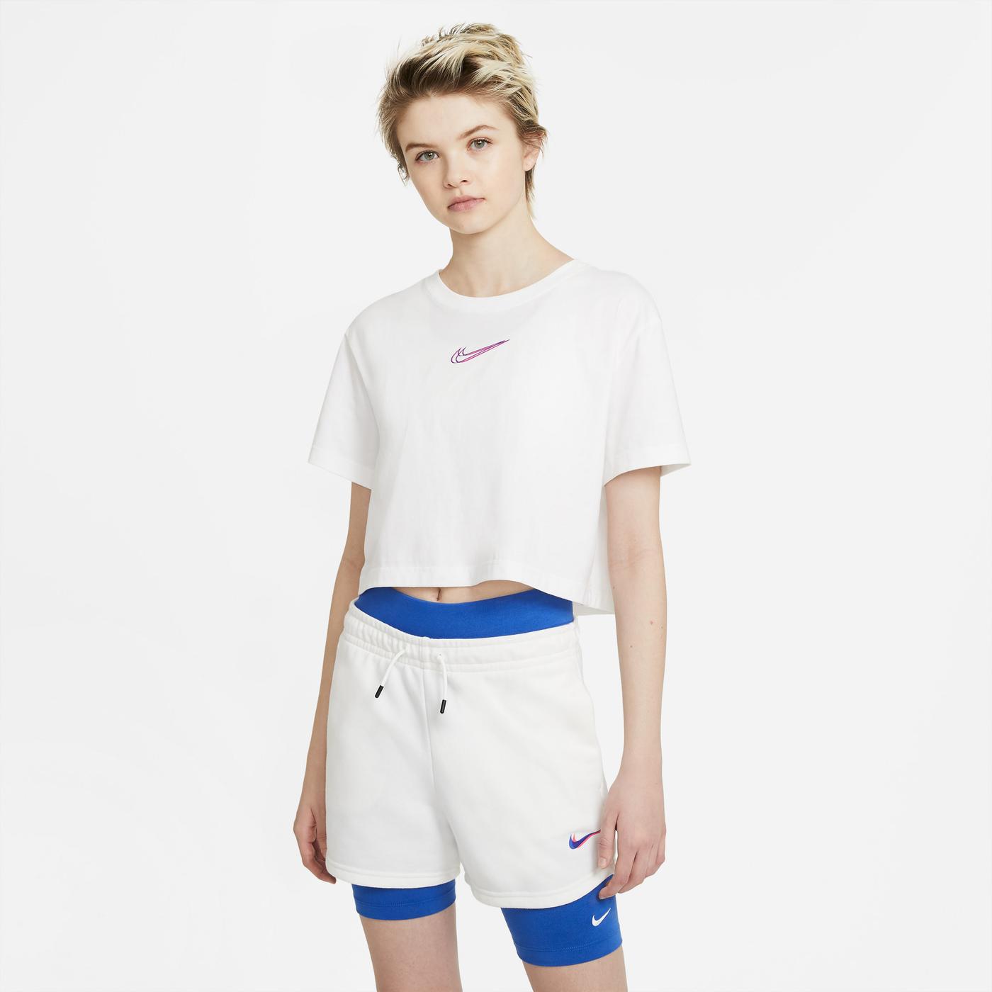 Nike Sportswear Kadın Beyaz Cropped T-Shirt