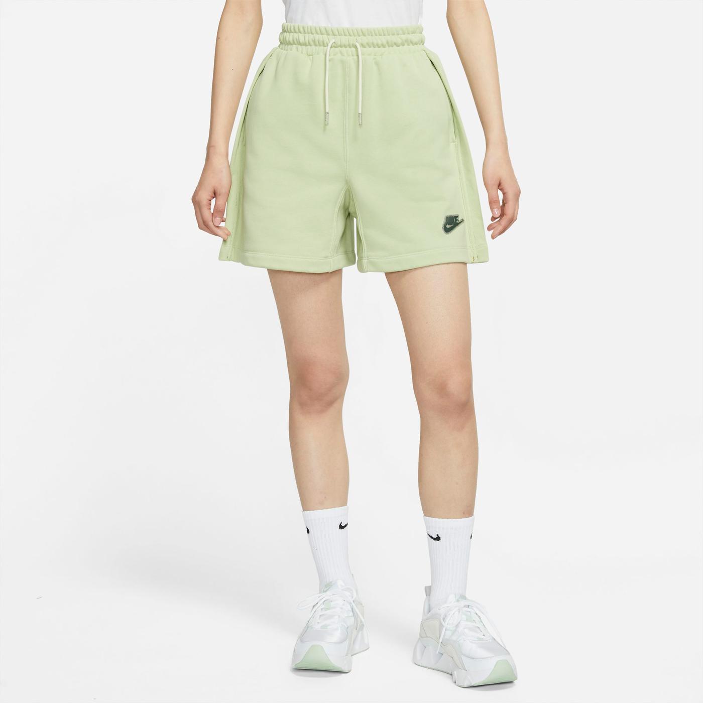 Nike Sportswear Earth Day Fit Kadın Yeşil Şort