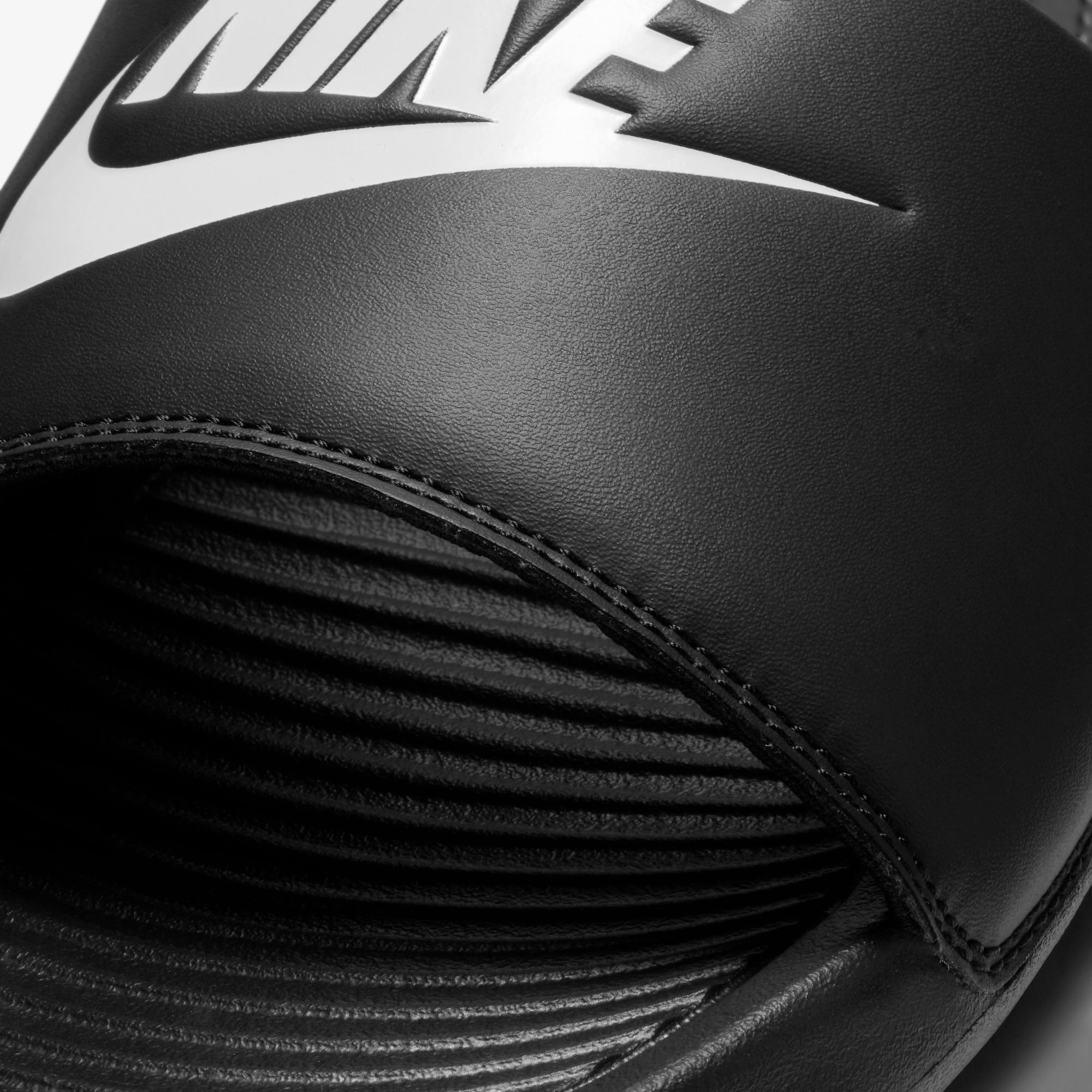 Nike Victori One Erkek Siyah Terlik