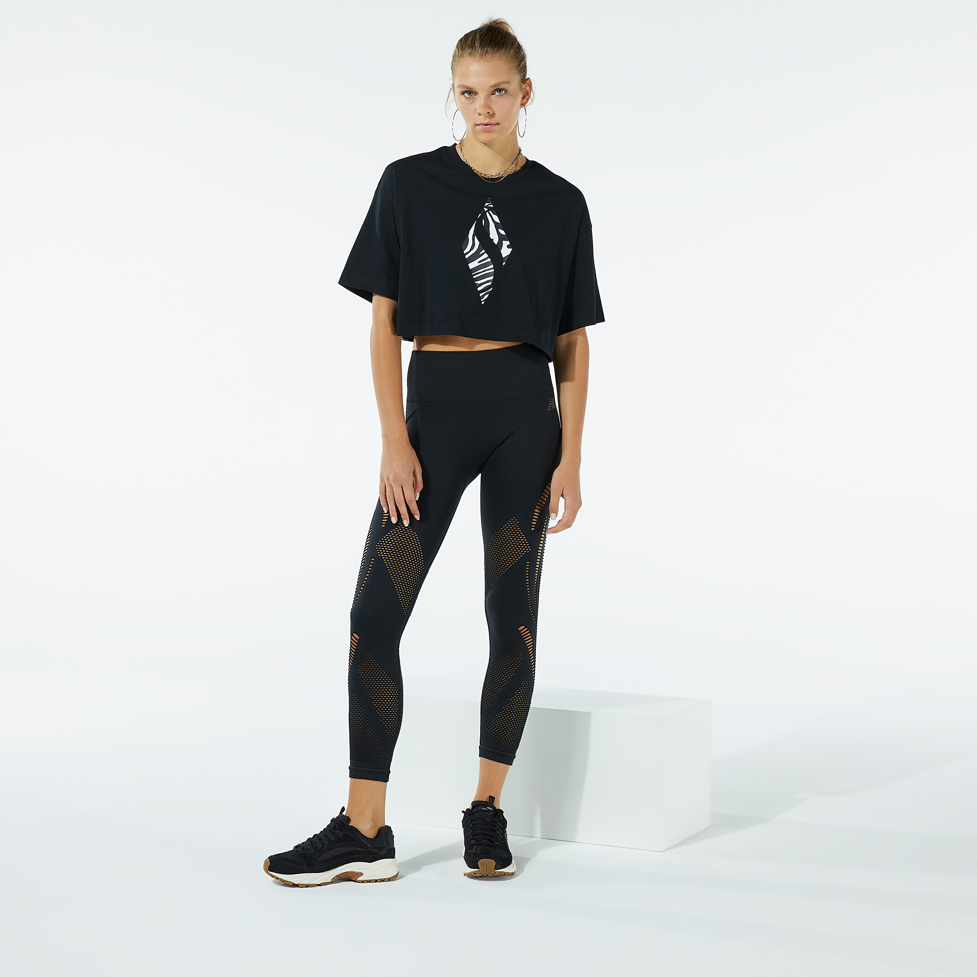 Skechers Diamond Kadın Siyah T-Shirt