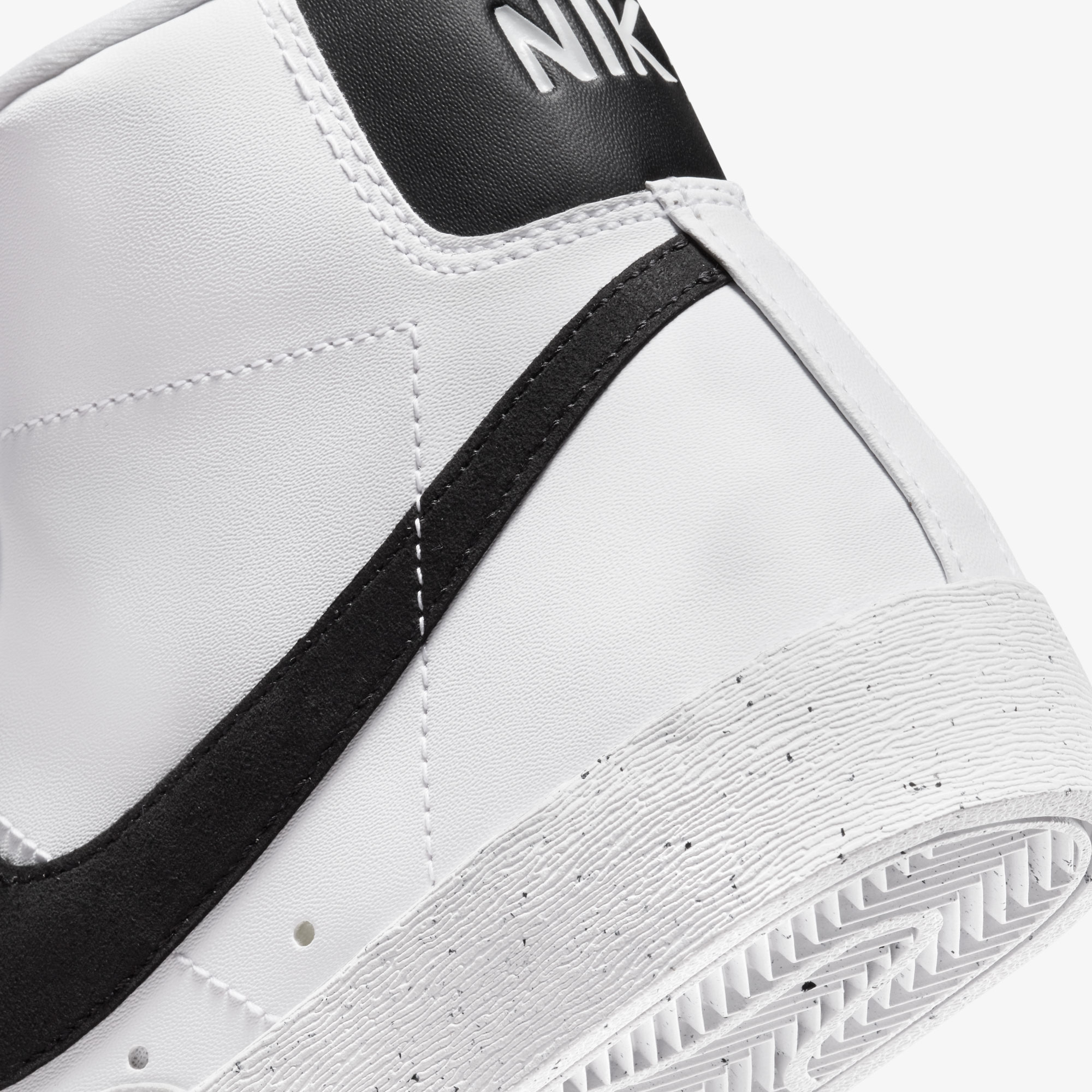 Nike Blazer Mid '77 Next Nature Kadın Beyaz Spor Ayakkabı