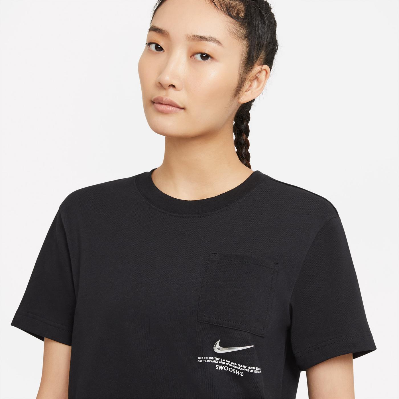 Nike Sportswear Swoosh Kadın Siyah T-Shirt