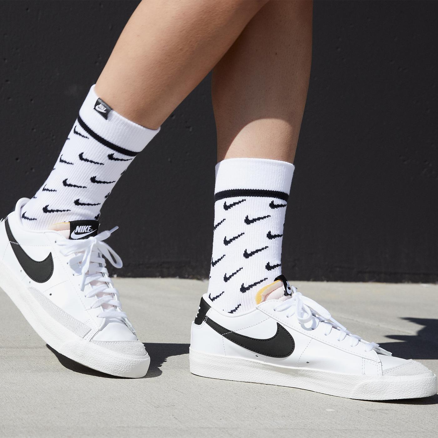 Nike Blazer Low '77 Kadın Beyaz Spor Ayakkabı