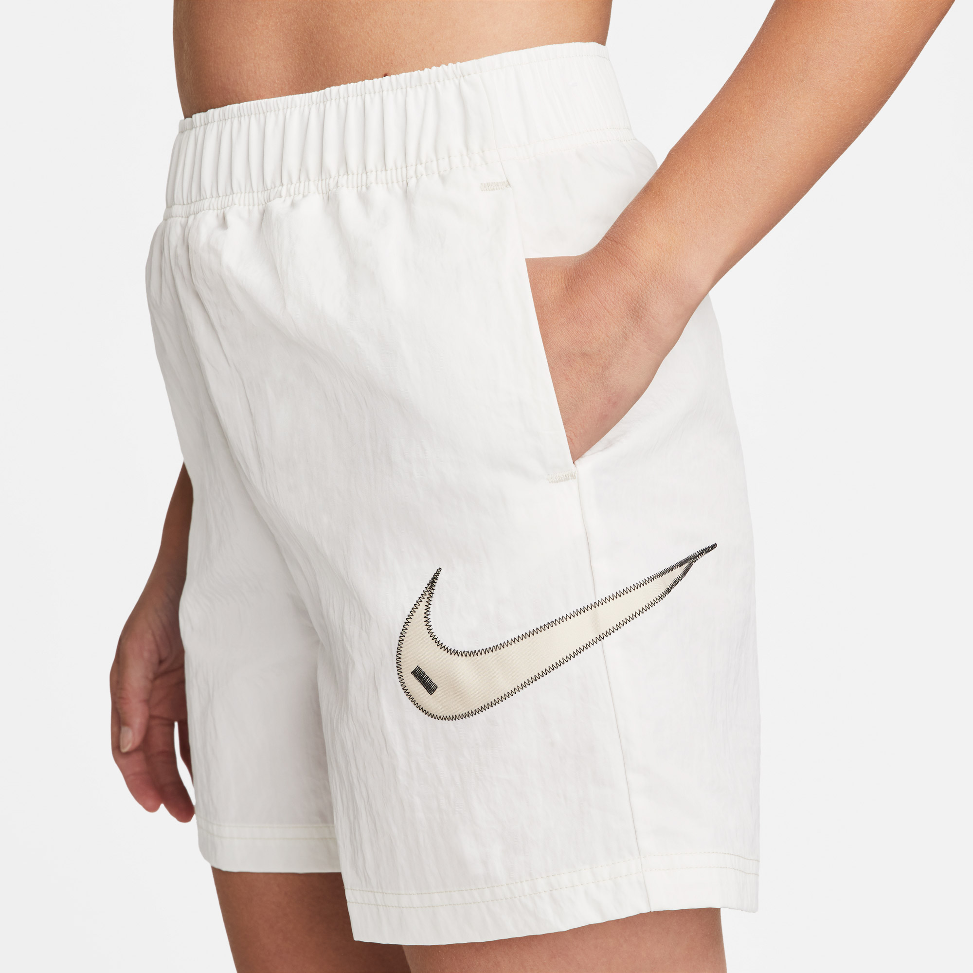 Nike Swoosh Kadın Beyaz Şort